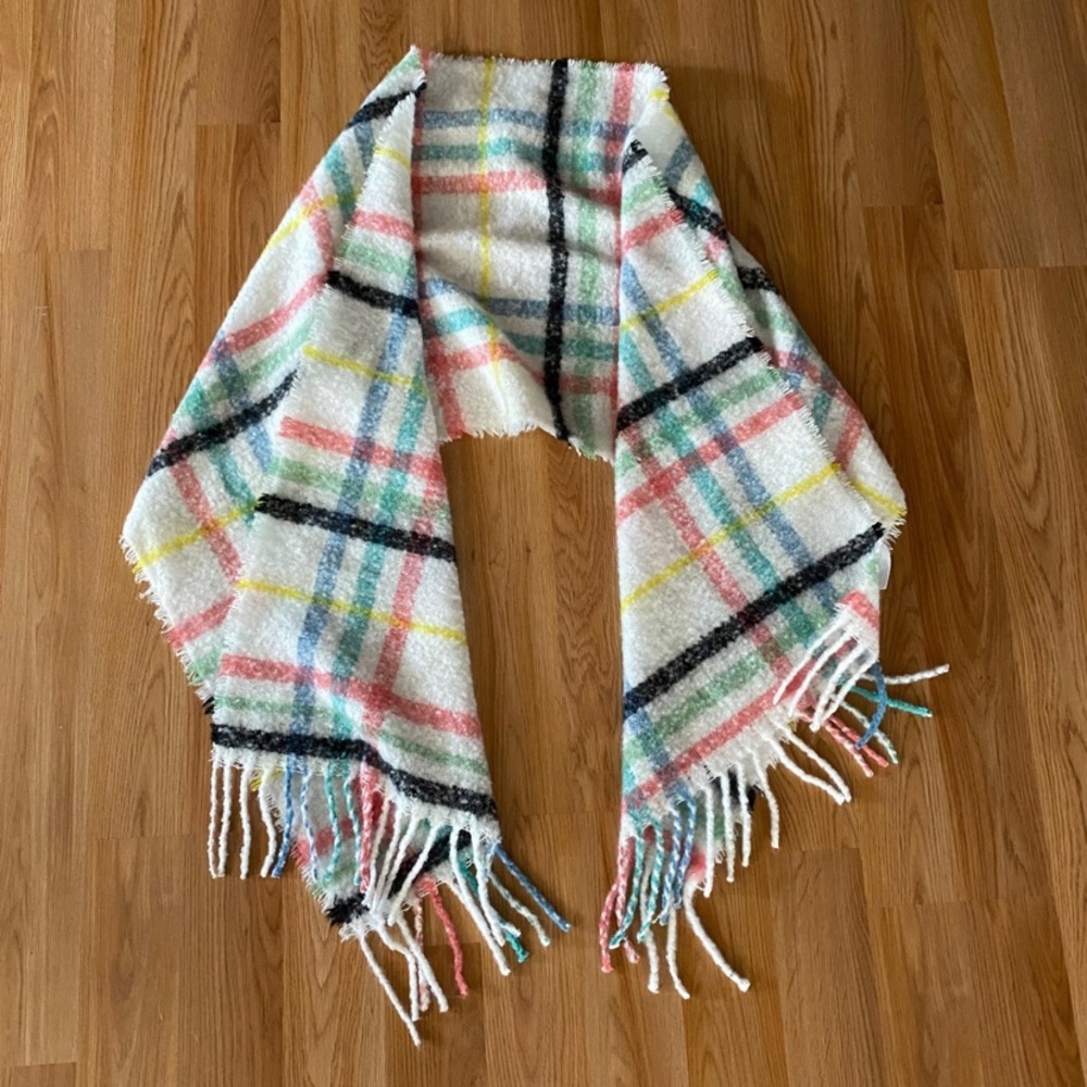 Urban Outfitters Blanket Scarf 🧣🧶